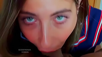 Hermosa chica hace una mamada y recibe una corrida facial de mí