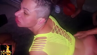 Milf Amateur Disfruta De Múltiples Parejas Durante La Cena De La Fiesta