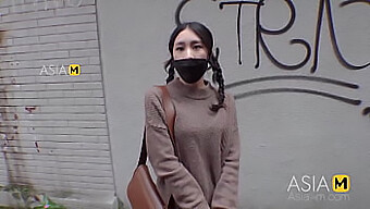 Tan Ying Yings Sinnliches Straßenabenteuer Im Asiatischen Porno